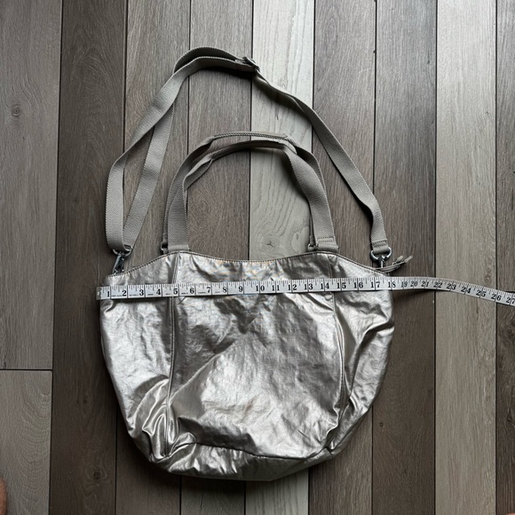 Kipling Gwendolyn Tote Shoulder Handbag Silver Women's Bag. Good Condition. - Picture 4 of 5